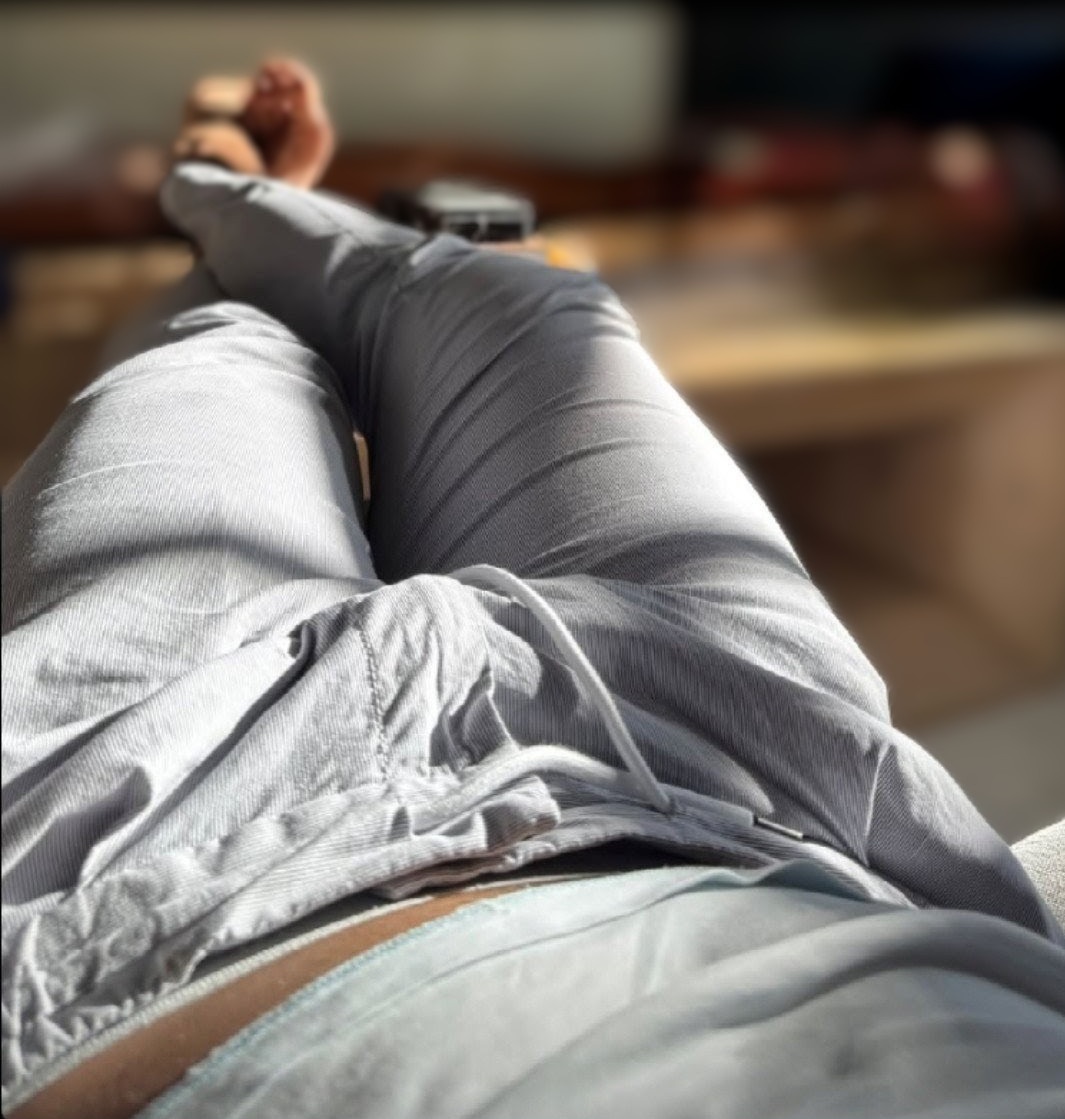 Dinlenmek için uzanıp elime telefonu aldığım da twitter'dan hornetten gelen mesajlara bakıp dişe dokunur bi mesaj göremeyince direk yaradana "madem biri tarafından sevilmeyecektim, neden beni hem duygusal (balık burcu) hemde bu kadar aşk dolu yarattın?" Diye sorarken buluyorum.