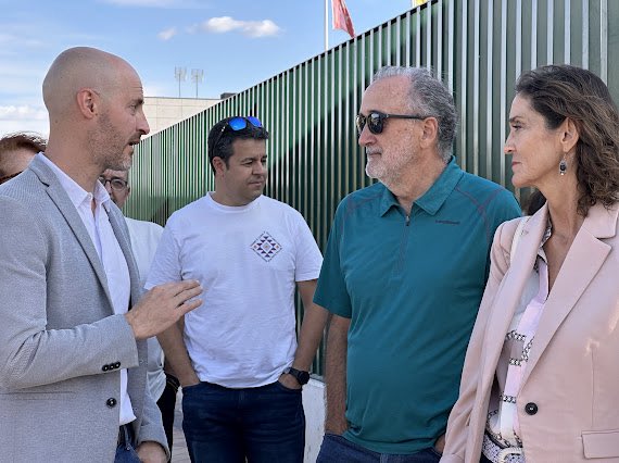 Hoy hemos vuelto a visitar el Ensanche de Vallecas junto a <a href="/MarotoReyes/">Reyes Maroto</a>.

De la mano de la <a href="/avpaudevallecas/">AV PAU de Vallecas</a>, hemos realizado un recorrido por algunos de los principales problemas del barrio.

Almeida, encantados de repetirlo contigo si algún día te da por ejercer como alcalde.