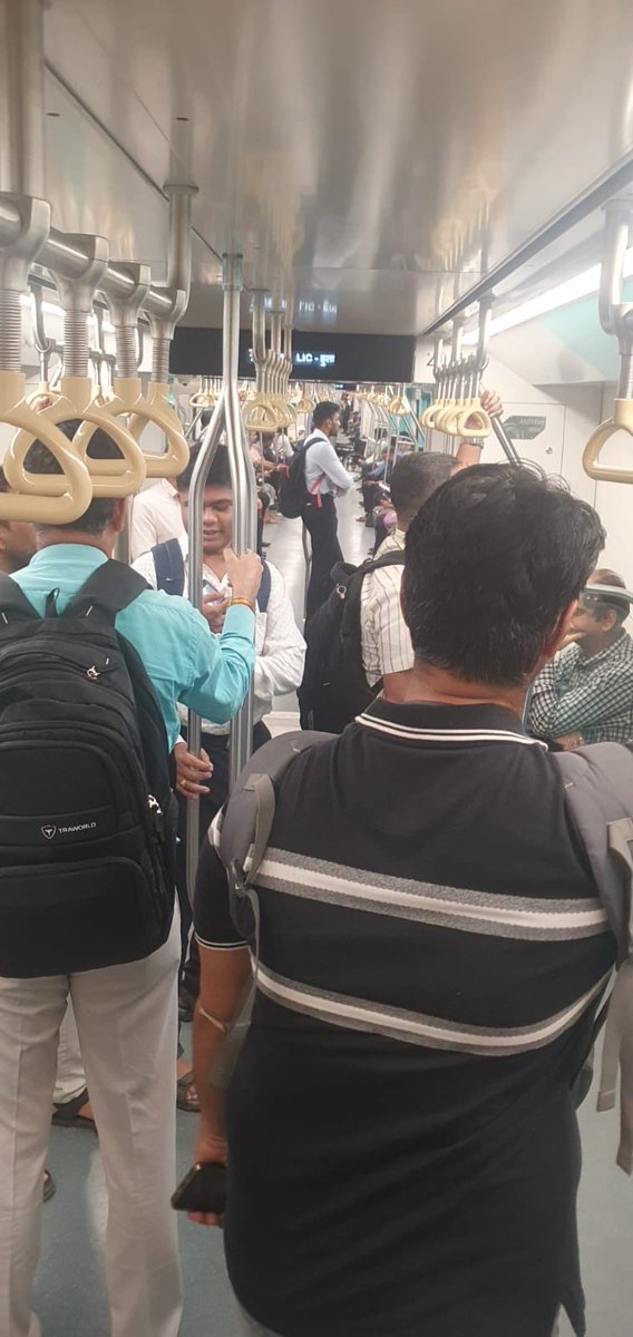 MumbaiMetro3's tweet image. What an incredible Day 1 for the #AquaLine! 🙌

A total of 1,56,456 Mumbaikars travelled on #Metro3 as the entire stretch from Cuffe Parade to Aarey (JVLR) opened to the public.

Thank you, Mumbai, for the overwhelming love and support! 💙

पहिल्याच दिवशी मुंबईकरांचा उदंड…