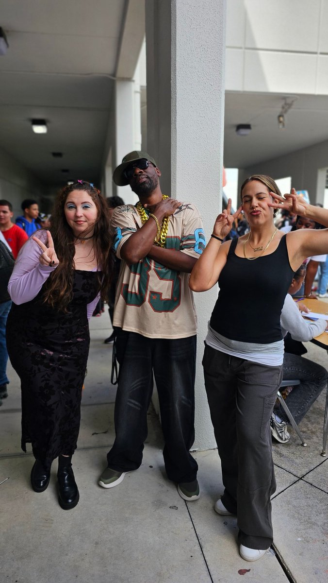 shadrack_henry's tweet image. Y2K Day at EHS.
#hoco2025 #ehsgators