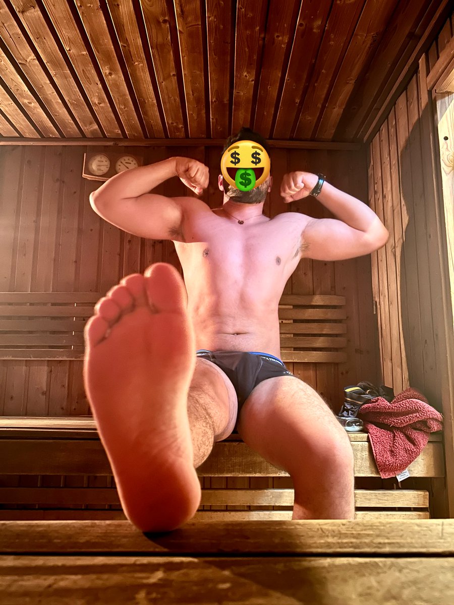 kiss my feet SLAVE❗️
I will use you❗️
you are my toy don't forget that🐷

#cashmaster #feetmaster #cashslave #moneyslave #findom