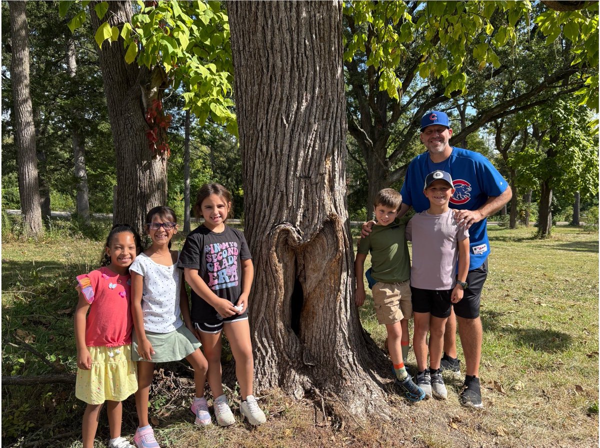 BradLinko's tweet photo. Here are a few pictures from 2L's recent trip to the Morton Arboretum. What a good looking group! Thanks to Amy Crowther for sharing these with me:) #BelleAireBulldogs #dg58pride https://t.co/q2ISLhdJ7p