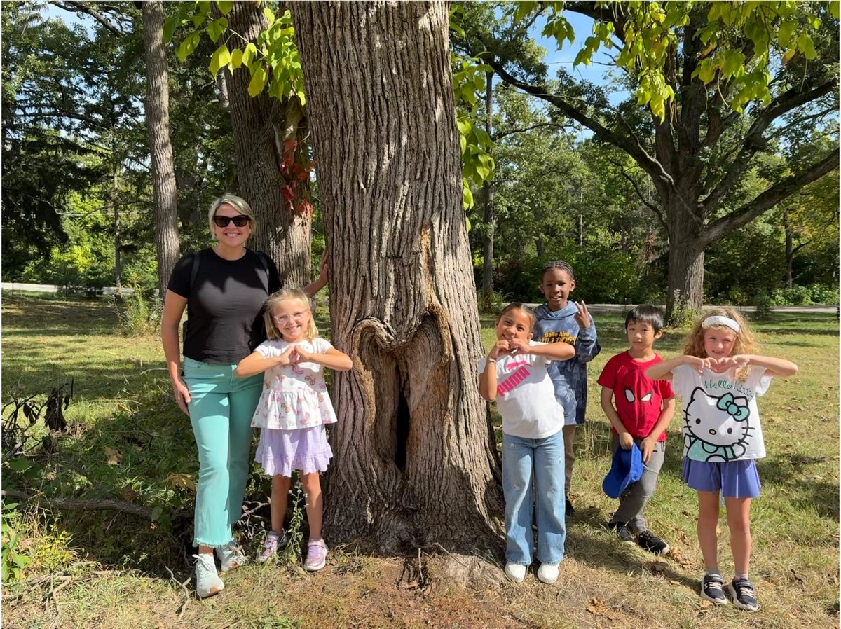 BradLinko's tweet photo. Here are a few pictures from 2L's recent trip to the Morton Arboretum. What a good looking group! Thanks to Amy Crowther for sharing these with me:) #BelleAireBulldogs #dg58pride https://t.co/q2ISLhdJ7p