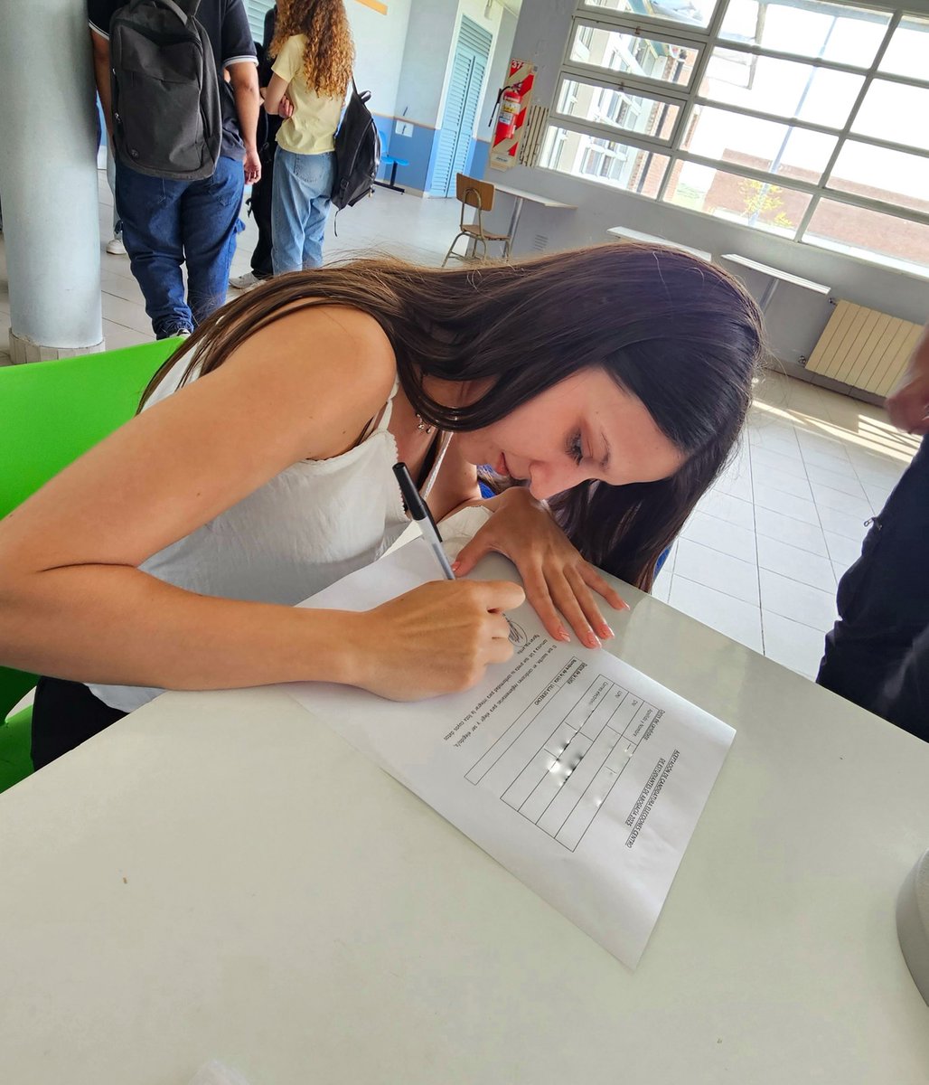 He firmado mi candidatura para la Presidencia del Centro de Estudiantes de Derecho en la UNS. 

Este 27 de Octubre tu voto es con <a href="/ULLA_UNS/">Universitarios LLA UNS</a> para un centro que represente a los estudiantes y que no les roben con las fotocopias🫡

En unión y libertad,por una educación de calidad 💜