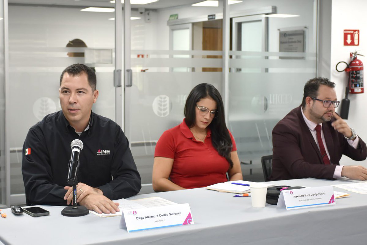 ✳️ Quinta Sesión Ordinaria del #ComitéConsultivo del Mecanismo Estatal para Supervisar y Dar Seguimiento a la Aplicación de la Convención sobre los Derechos del Niño
🧒🏻👧🏻👦🏻

En esta reunión, las y los integrantes analizaron dos temas de gran relevancia:

🔹 Resultados de la