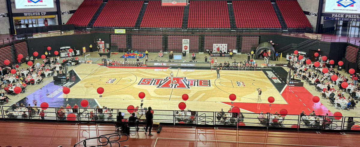 AStateRedWolves's tweet image. The balloons are out at The Bank and so are the fans for Hoops & Howls. The crowd on hand is about to get their first look at the Red Wolves! #WolvesUp