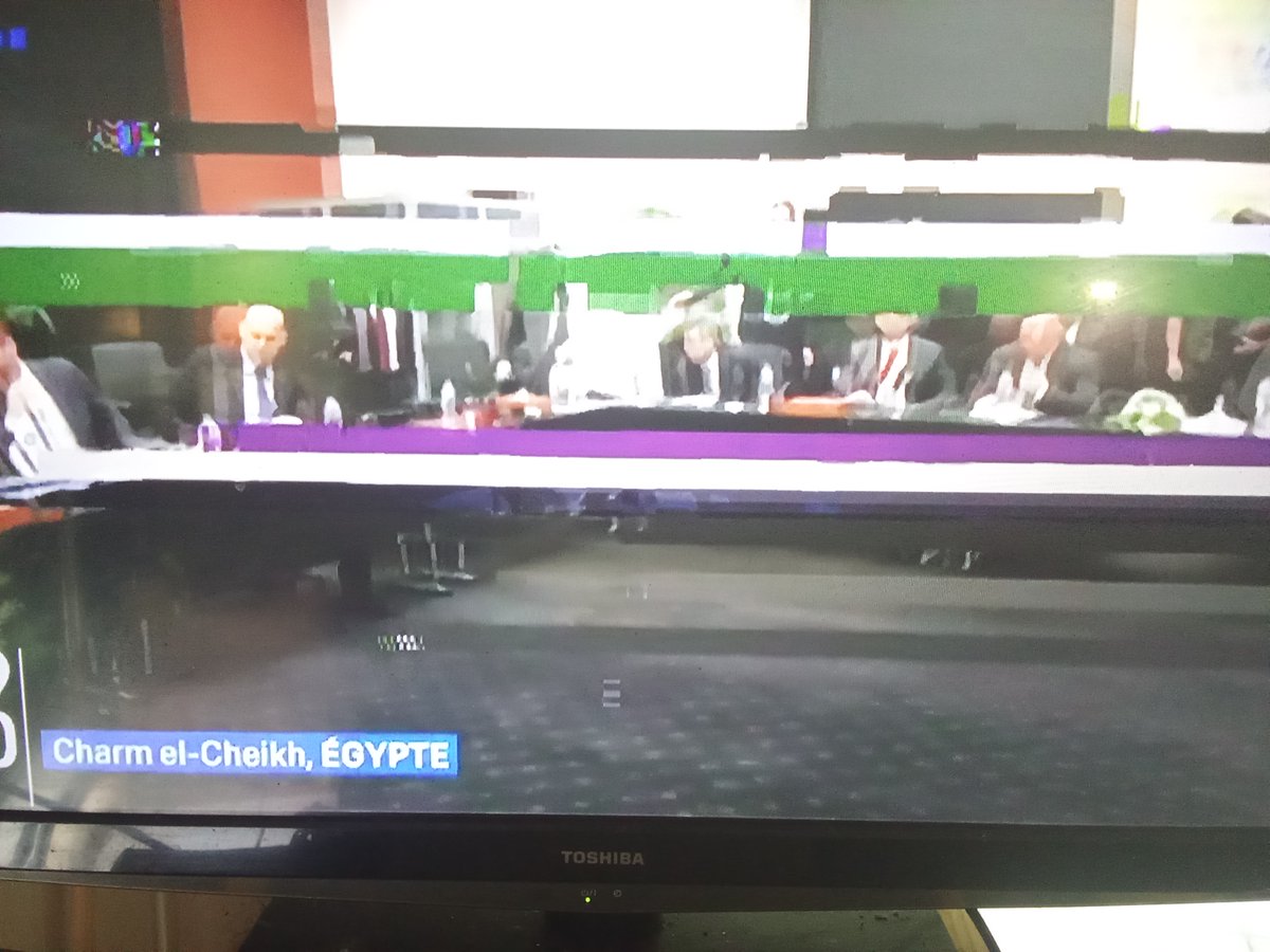 yanreichlen's tweet photo. Que se passe-t-il chez @TV5MONDE? Que font vos équipes techniques? Impossible de suivre le journal de la @RadioTeleSuisse! Parasitages, pertes de synchro, glitch, etc., pour arriver à un écran noir. Déjà que le samedi on ne l'a pas… #TV5MONDE #francophonie #RTSAvecVous https://t.co/P9JAOPmoga