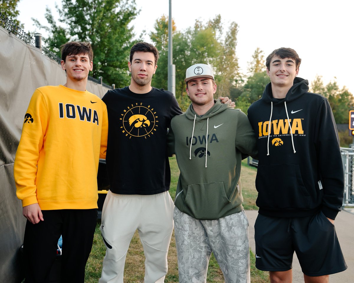 Out here supporting <a href="/HawkeyeSoccer/">Hawkeye Soccer</a> 🤝