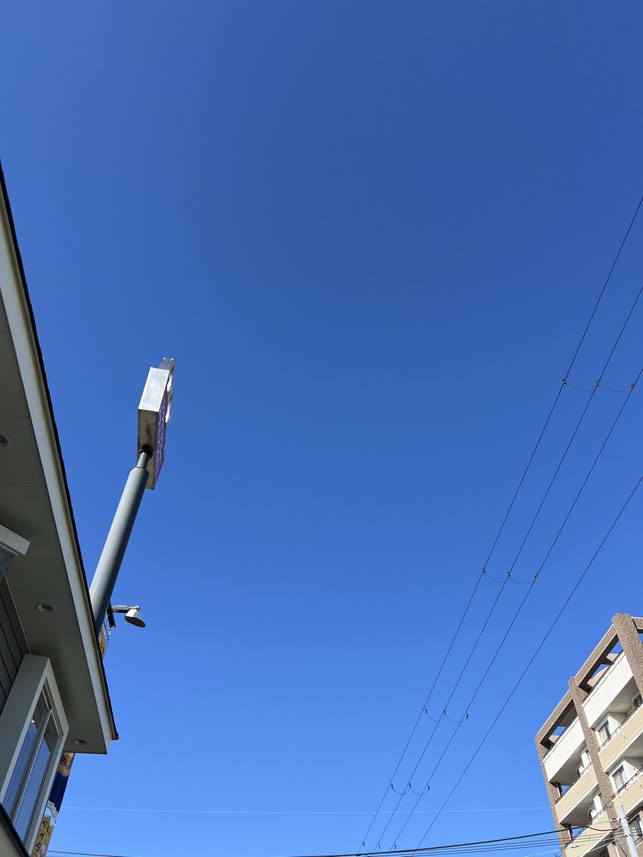 おはようございます☀
今朝も大阪は雲ひとつない青空です！
午後からは雲が多くなるようですが気温は高くて日中は半袖で過ごせそうですよ😊
今日も笑顔と愛いっぱいの一日になりますように🫶
#IDOLFACTORYFMINOSAKA  
#Saint_sup #MingEr