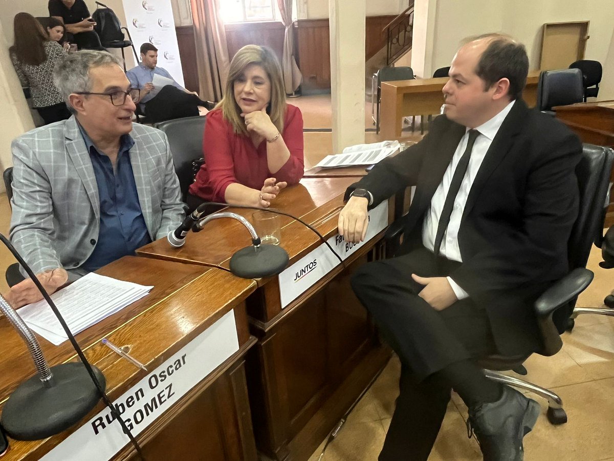 15° sesión del HCD en la cual se trataron 54 expedientes relativos a pedido de mantenimiento de calles, iluminación led, desbordes cloacales,  pero también pedido de informes al Ejecutivo por la adquisición de vehículos para usar como móviles policiales.