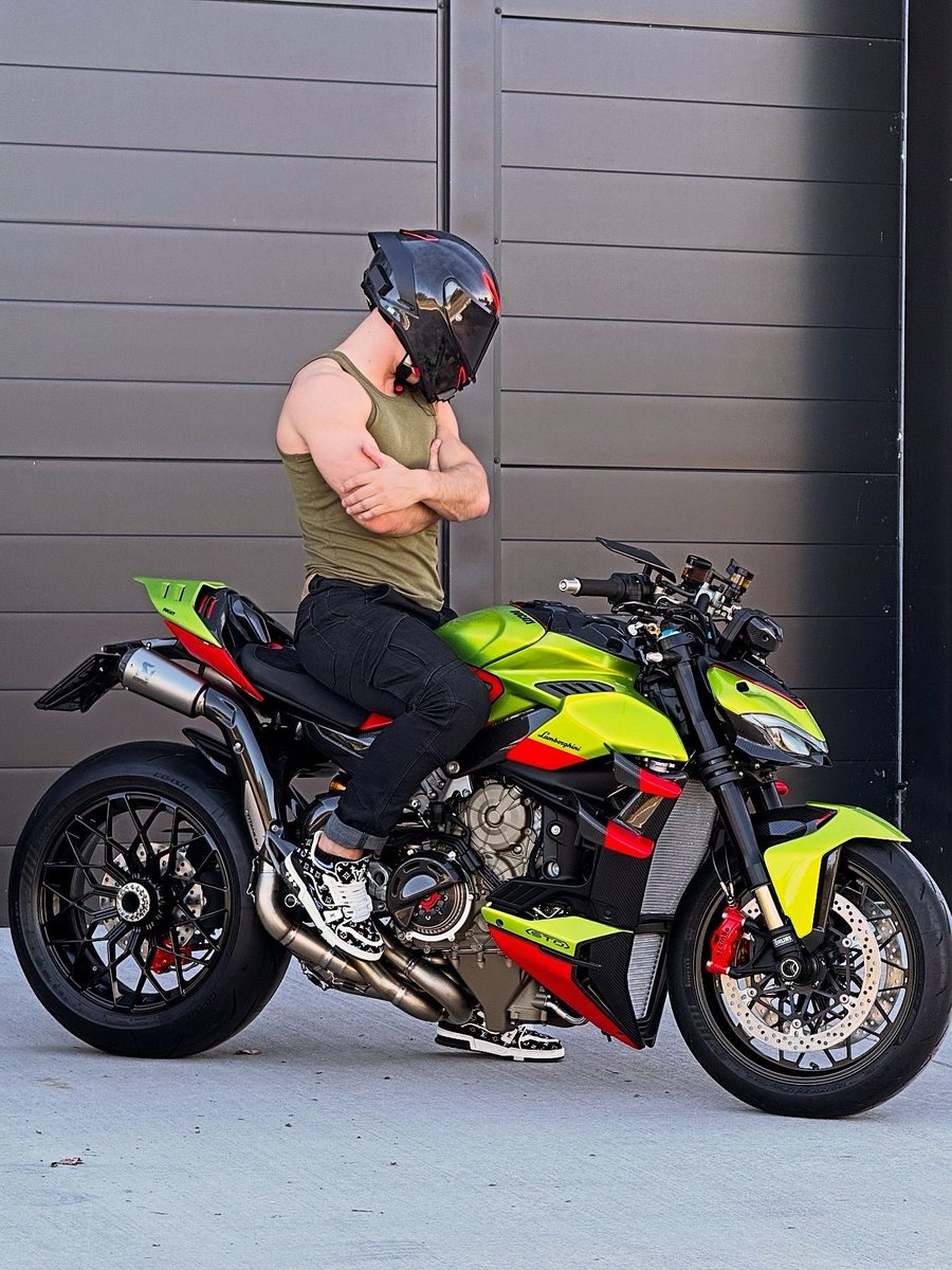 MoreMotorcycles's tweet photo. #Ducati Streetfighter V4S #Lamborghini

📷
TH: https://t.co/iIW43lRQk4 https://t.co/O2bMZwID1Q