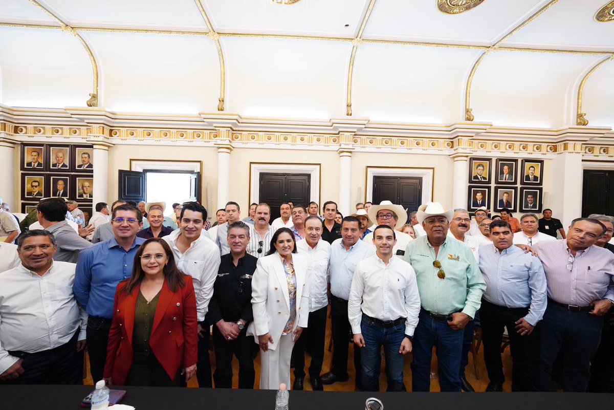 CelidaLopezc's tweet image. Nuestro gobernador @AlfonsoDurazo tiene un compromiso firme con el campo, junto al Consejo Estatal de Desarrollo Rural Sustentable se reafirmó el trabajo conjunto para construir políticas que fortalezcan al sector primario.
Agradecemos la presencia de Juan González, representante…