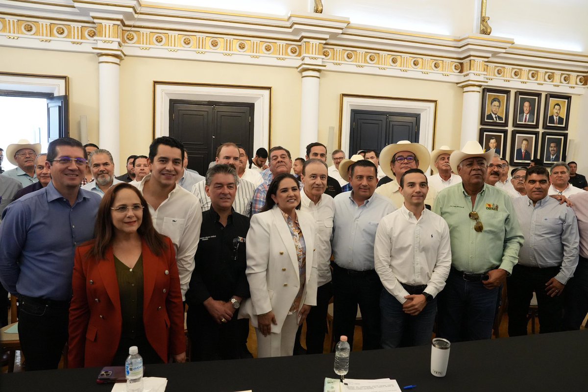 CelidaLopezc's tweet image. Nuestro gobernador @AlfonsoDurazo tiene un compromiso firme con el campo, junto al Consejo Estatal de Desarrollo Rural Sustentable se reafirmó el trabajo conjunto para construir políticas que fortalezcan al sector primario.
Agradecemos la presencia de Juan González, representante…