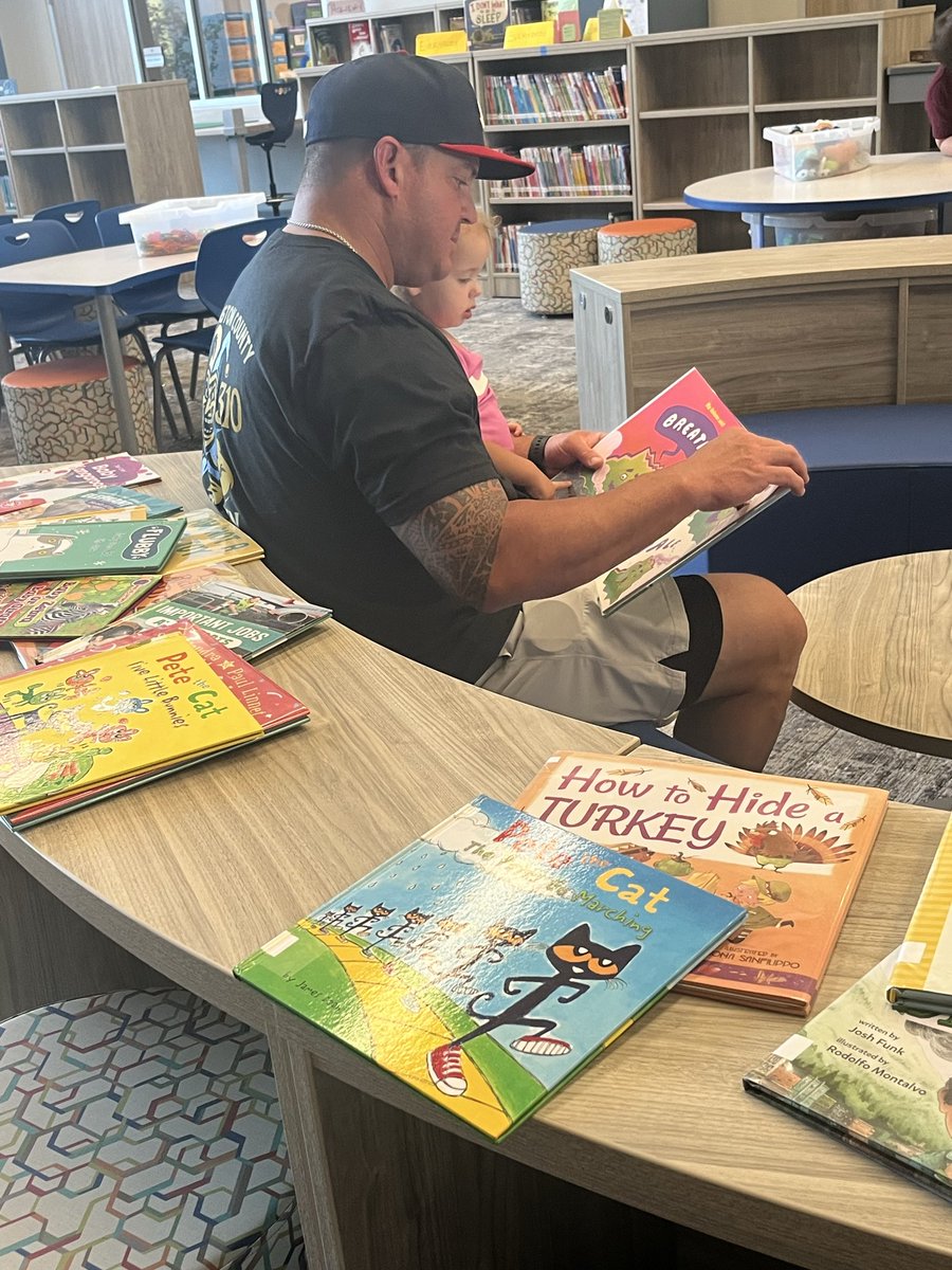 MsCastillo123's tweet photo. Library fun for BLE showcase! https://t.co/74N9EidsMe