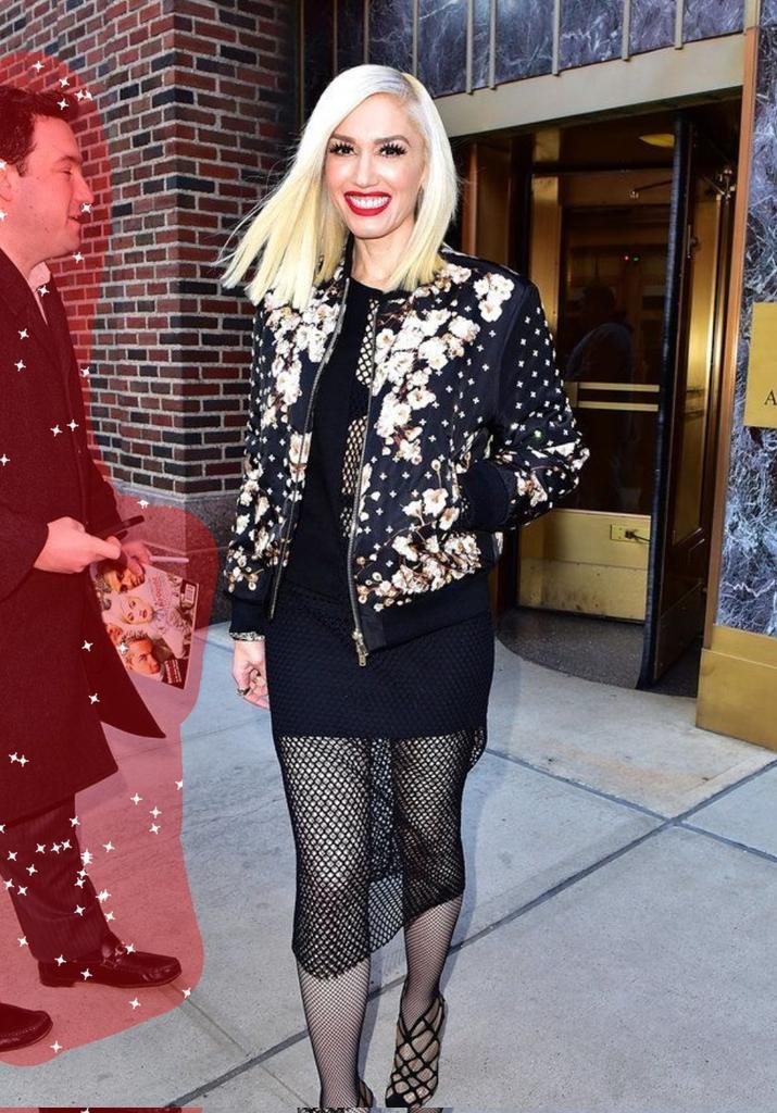 GuyWhoRemoves's tweet image. Gwen Stefani serving look and smile 💋✨ The #PhotoGridObjectRemover did us the favor of removing the distracted fan — now the close-up is just her, the floral jacket and the attitude that never goes out of style 🌸🖤

Remove the distractors from your photo ➡️…