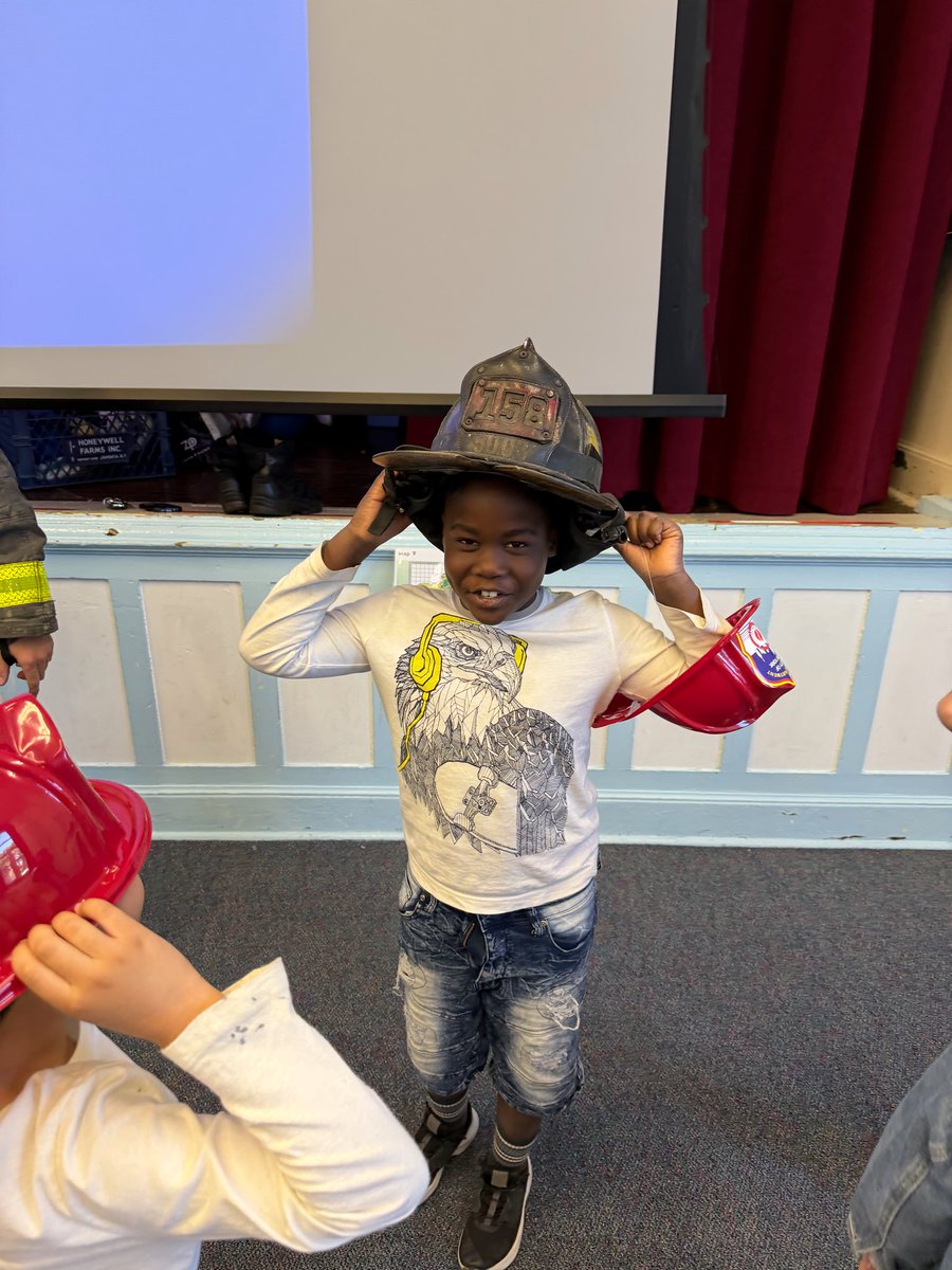 🚒 We had a special visitor for Fire Safety Month — an FDNY firefighter! Thank you for teaching us how to stay safe! 🔥👨‍🚒 <a href="/OSchool4/">School 4</a> <a href="/OSchoolsPR/">Oceanside School District #OSD_NY</a>