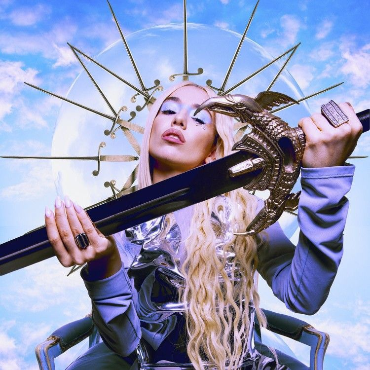 InfoAvaMax's tweet image. "Kings & Queens" by @AvaMax surpassed "Rain On Me" by @LadyGaga and Ariana Grande and is now the 13th most streamed song by a female artist of 2020 with 1.19B streams on Spotify.