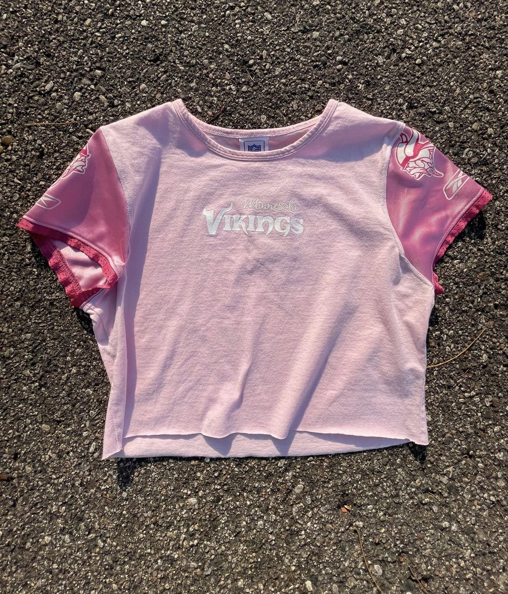 ARIESARCHIVE1's tweet image. Throw back to some breast cancer awareness items I reworked! #BreastCancerAwareness #minnesotavikings #skol #reworked