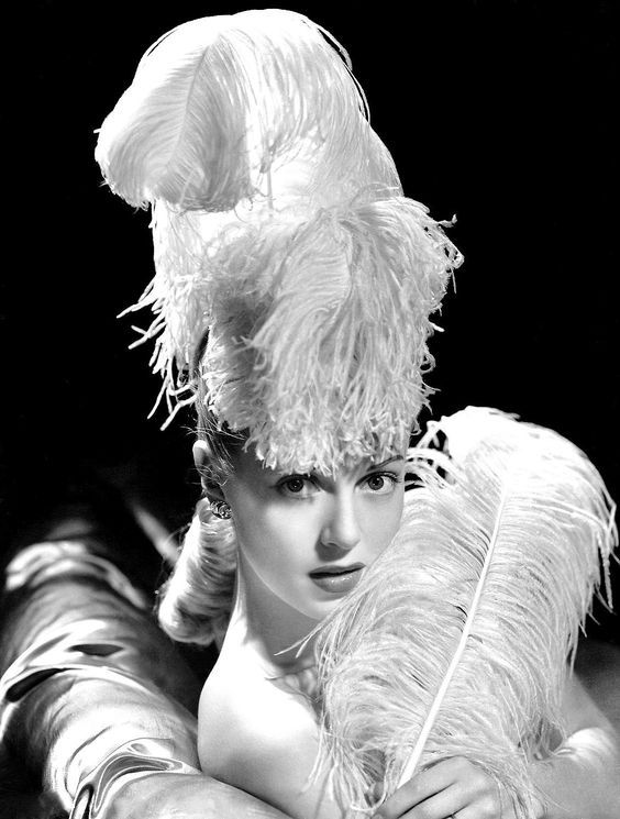 Suzanne08253534's tweet photo. Lana Turner. Photo byClarence Sinclair Bull  (1941) https://t.co/wJfXk7fMiE