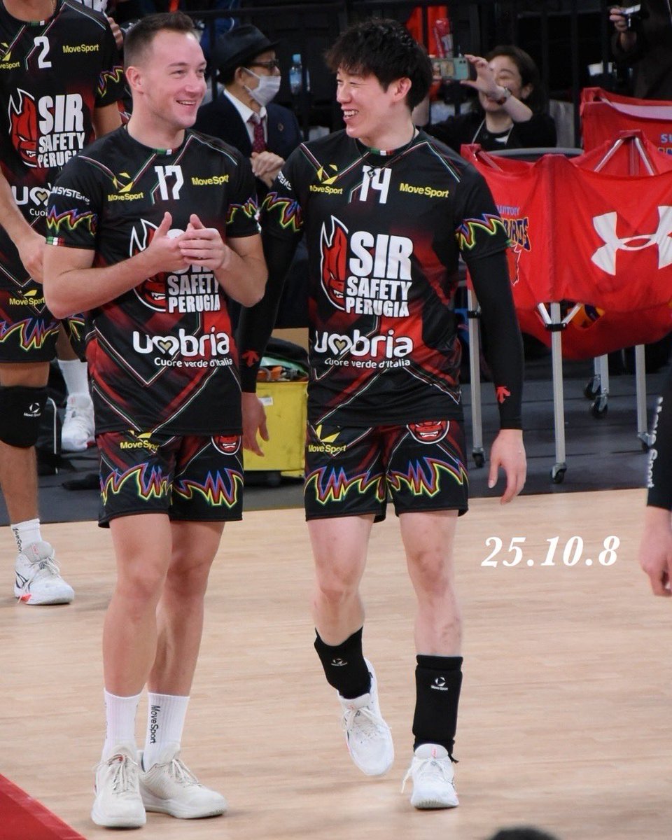 HappyStar003's tweet image. 25.10.8 サントリー🇯🇵-ペルージャ🇮🇹✨️
 仲良しが過ぎる😆🫰🏻︎💕︎✨️
#石川祐希
#OlehPlotnytskyi
#BlockDevils
#WCS2025
#20251008