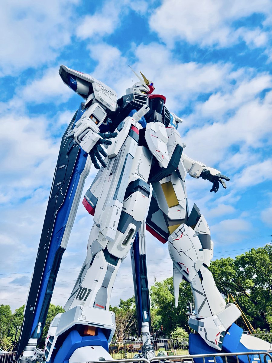 和高达约会了半小时