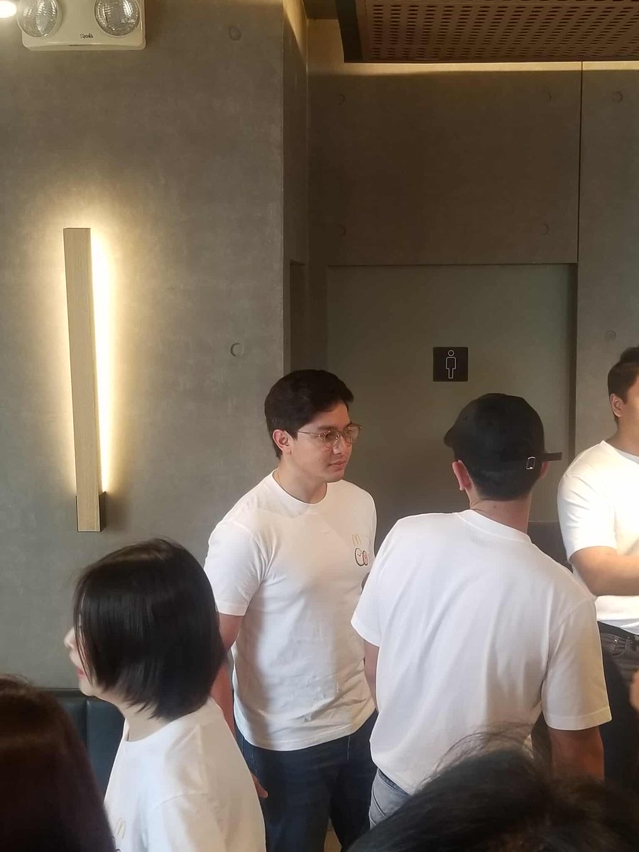 Justfor_Alden's tweet photo. Hello there handsome!!!
#ALDENRichards
@aldenrichards02 
@myriad_corp https://t.co/Bwu1SEIL4e