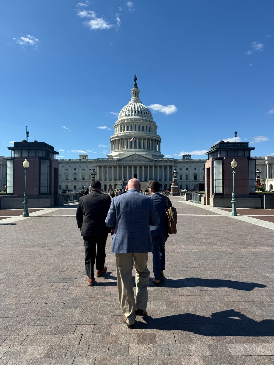 I had a great meeting with Senator Hyde-Smith to discuss healthcare in Mississippi, with a special focus on the needs and opportunities in North Mississippi—my favorite part of the state. I was joined by New Albany Mayor Jeff Olson and Water Director Bill Mattox.