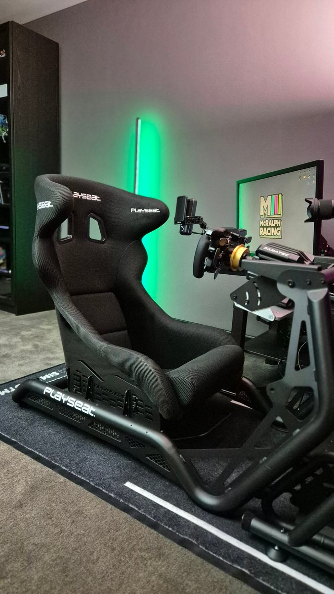 Der Trend geht zum Konsolen-Zweit-Rig 😅

Ein liebgewonnener Platz, (fast) jeden Montag live von 09:00-17:00 Uhr 😉

#Simracing