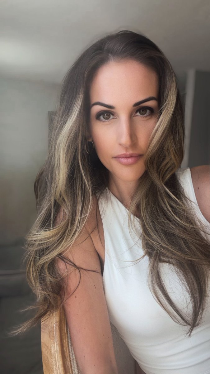 gemmanashville's tweet image. First solo selfie since becoming a mom of two — mamas, how long did it take you to feel like yourself again? #postpartum