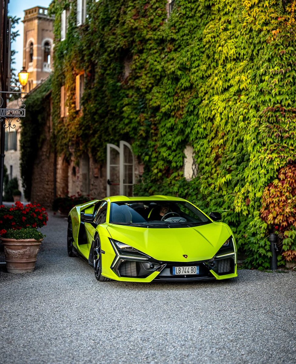 karankkfox's tweet image. Lambos ♠️

Credit Unknown: If anyone found this to belong to anyone Dm For credit or removal post