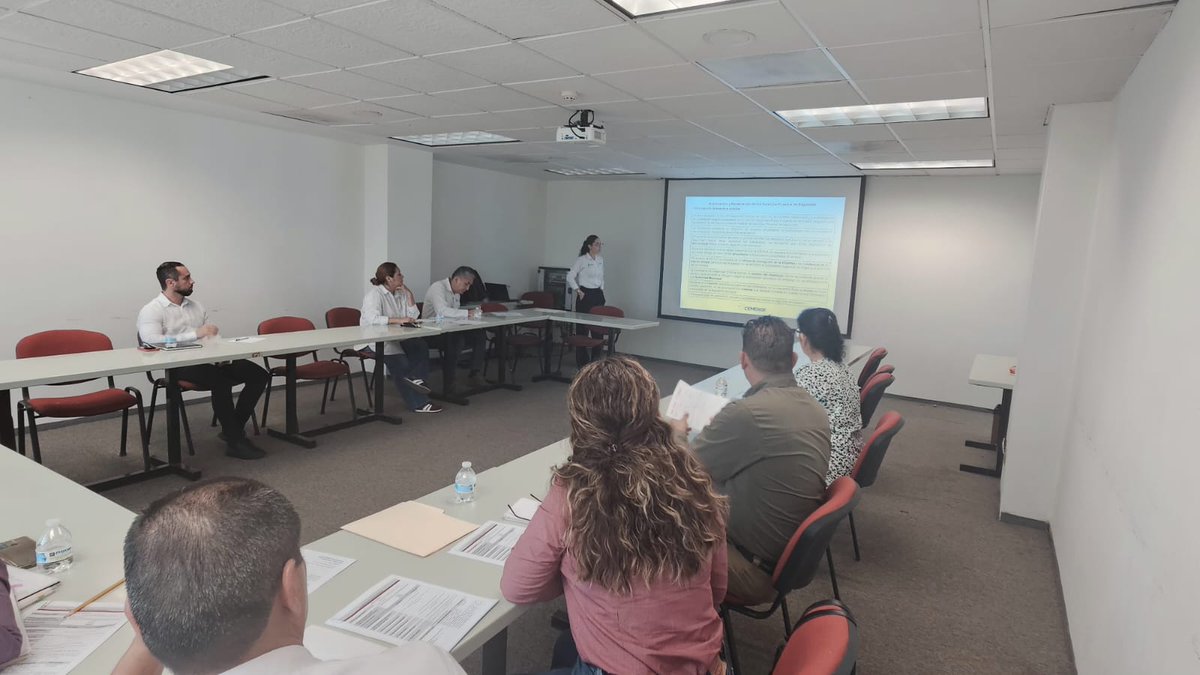 La Dirección de Mejora Regulatoria de CEMERGE realizó la segunda reunión de la mesa de trabajo con Seguridad Pública y Transparencia, para simplificar trámites como Autorización de Servicios de Protección Privada, Constancia de Antecedentes Policiales y No Inhabilitación.