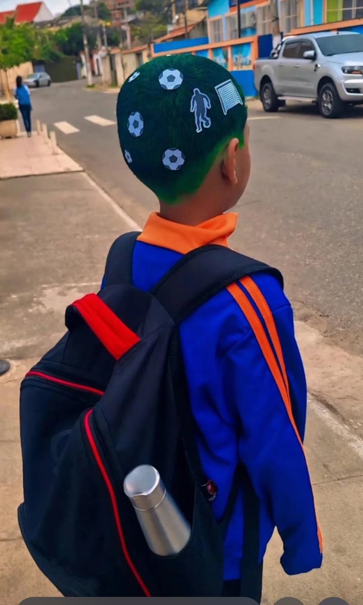 GiovaniNeves12's tweet photo. e começa a saga de mochila e cabelo maluco… ❤️😅 https://t.co/Gq3G7lZIXo