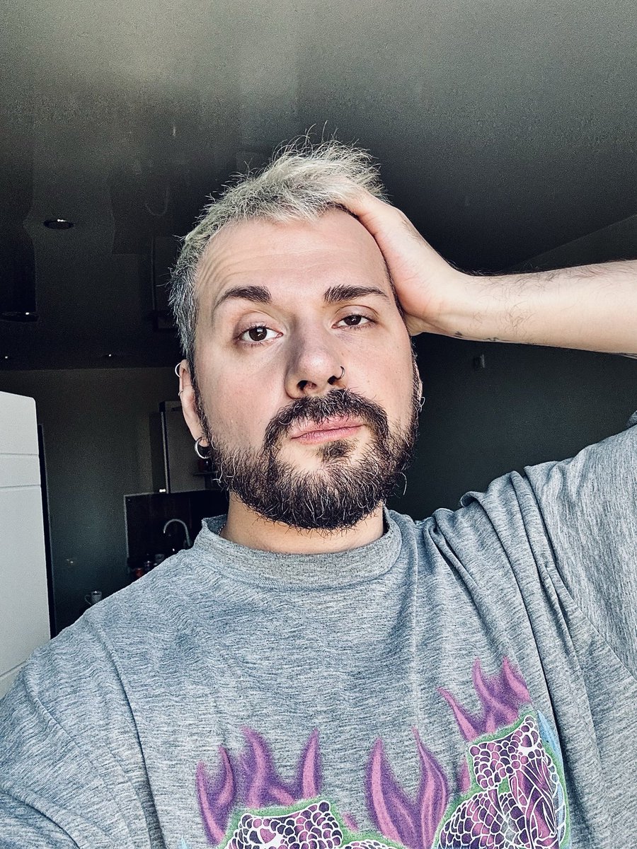 Вторая неделя работы без выходных be like :