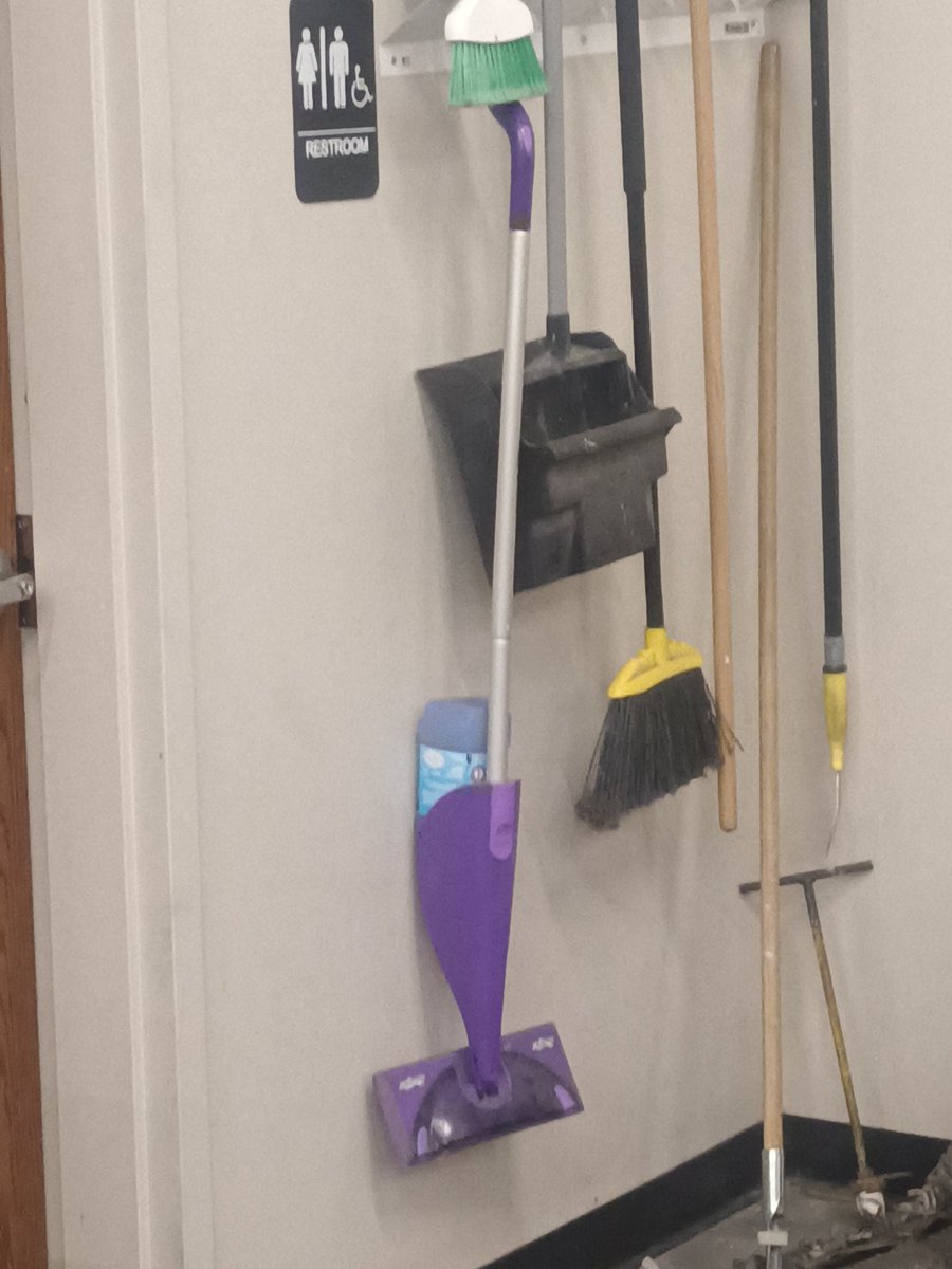 Omg is that <a href="/yeenhaze/">Haze the Hyena</a>??? :O