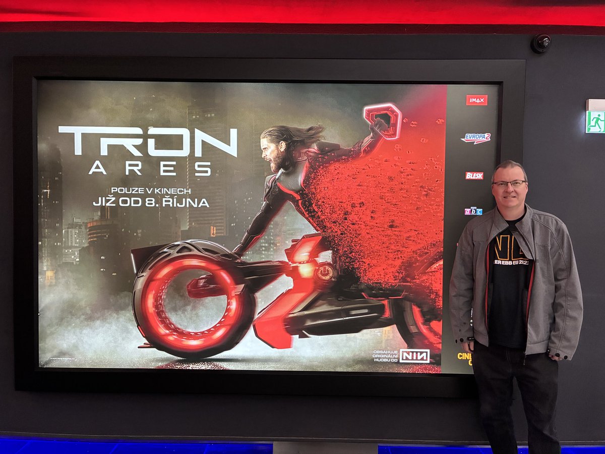 Lucy Needham 🎶 tweet media