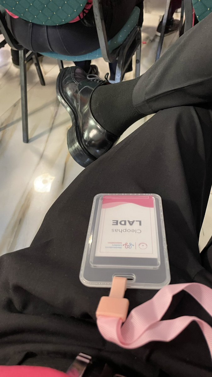 cleophas_lade's tweet photo. J2 de sensibilisation avec la #MlaTourRose2025 et miss Togo 2025 
Prévention du #cancerdusein: chaque geste compte.
L’#autopalpation des seins est la clé de ce dépistage précoce 
Nous continuons à former la population de #Notse sur ce geste qui sauve https://t.co/JlL60bQD22