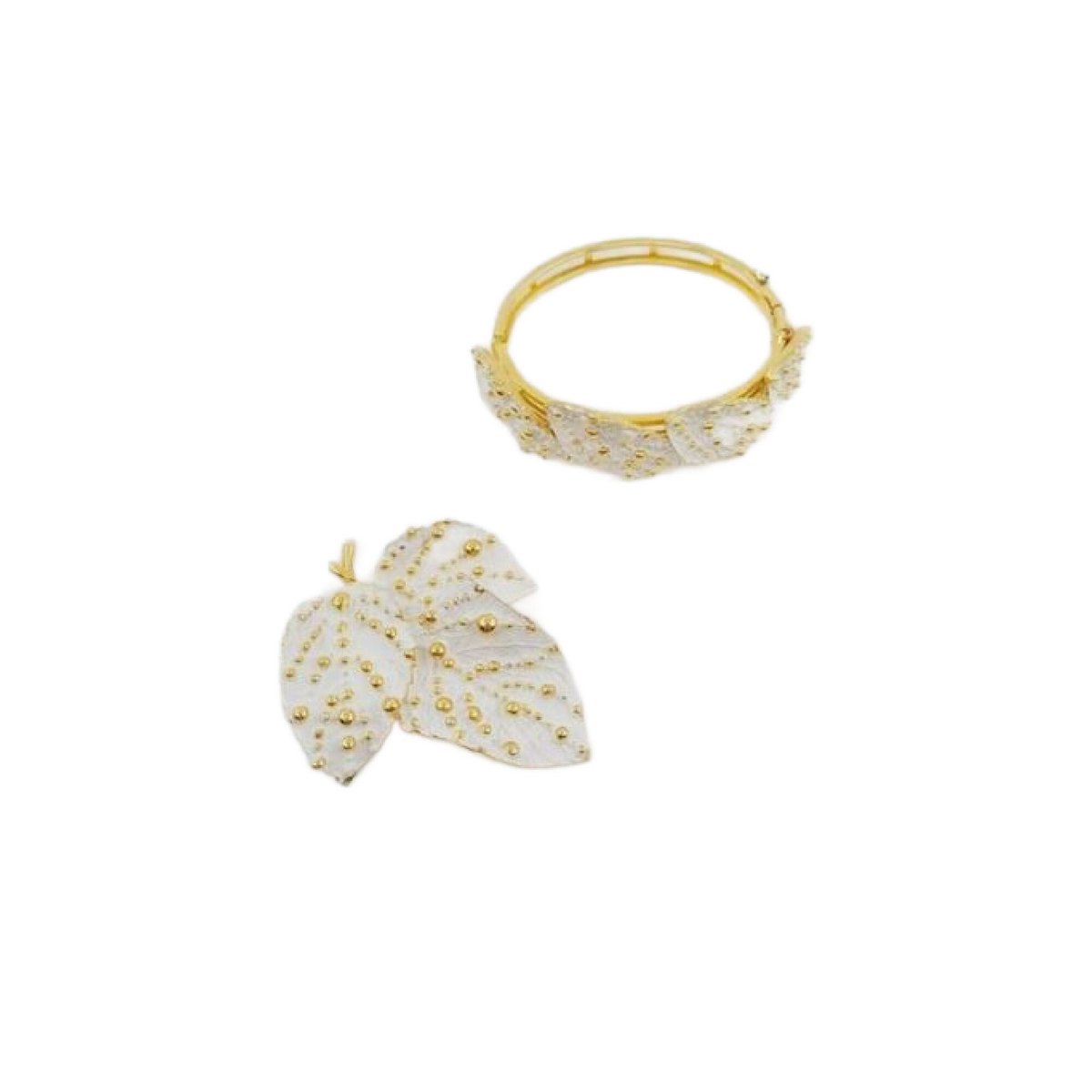 JunkYardBlonde's tweet image. Vintage Enamel Leaf Bangle Clamper Bracelet and Brooch Set tuppu.net/ef1f5a22  #StockingStuffer
