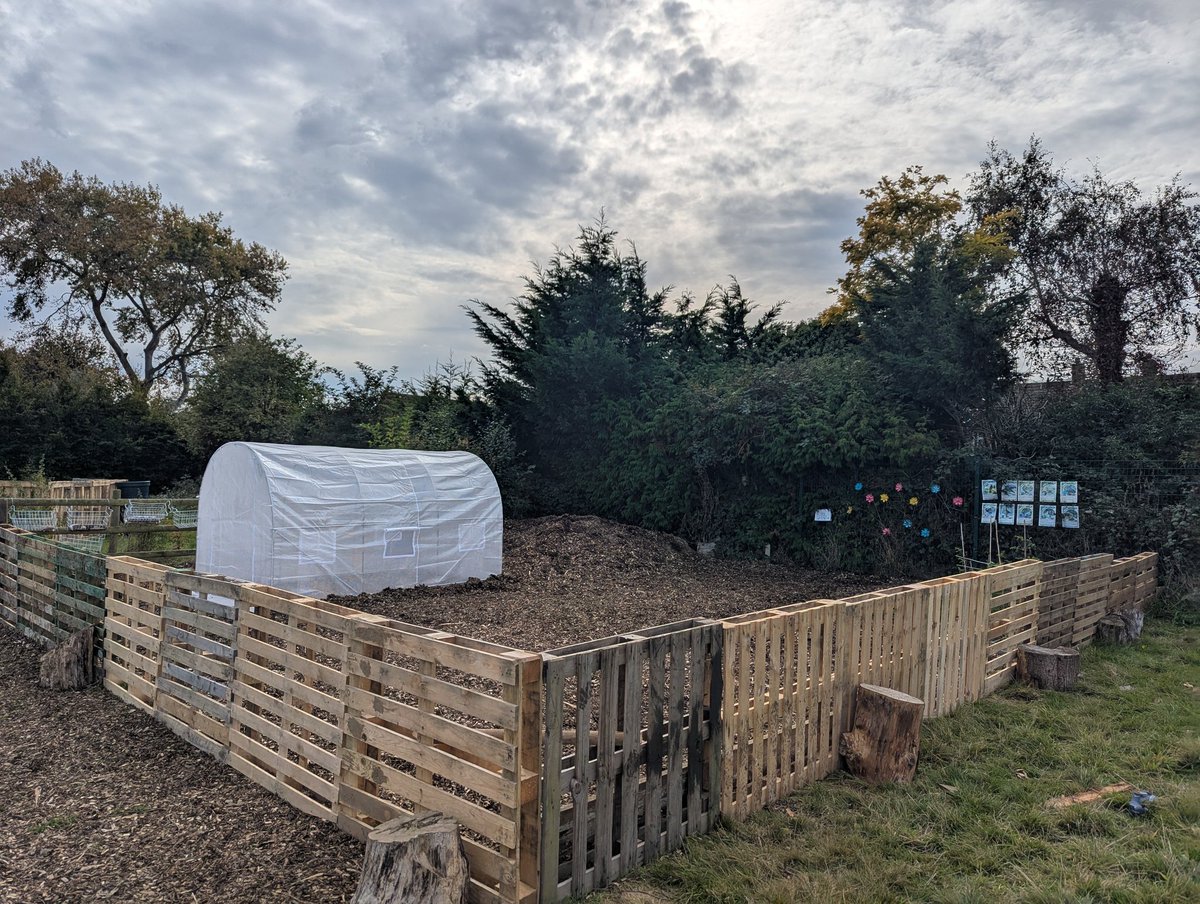leeks_dan's tweet image. The kitchen garden is slowly taking shape on my Forest School site 🌳🌳