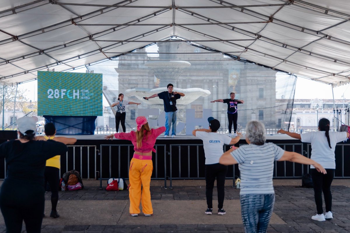 McdGuate's tweet photo. #Guatemala | 💃🕺 La Plaza de la Constitución se transformó en una gran pista de baile llena de ritmo, energía y alegría gracias a la Súper Clase de Zumba y Baile Latino, organizada por el Programa Sustantivo Mujer en el marco del Festival del Centro Histórico. https://t.co/JCySsXU7yT