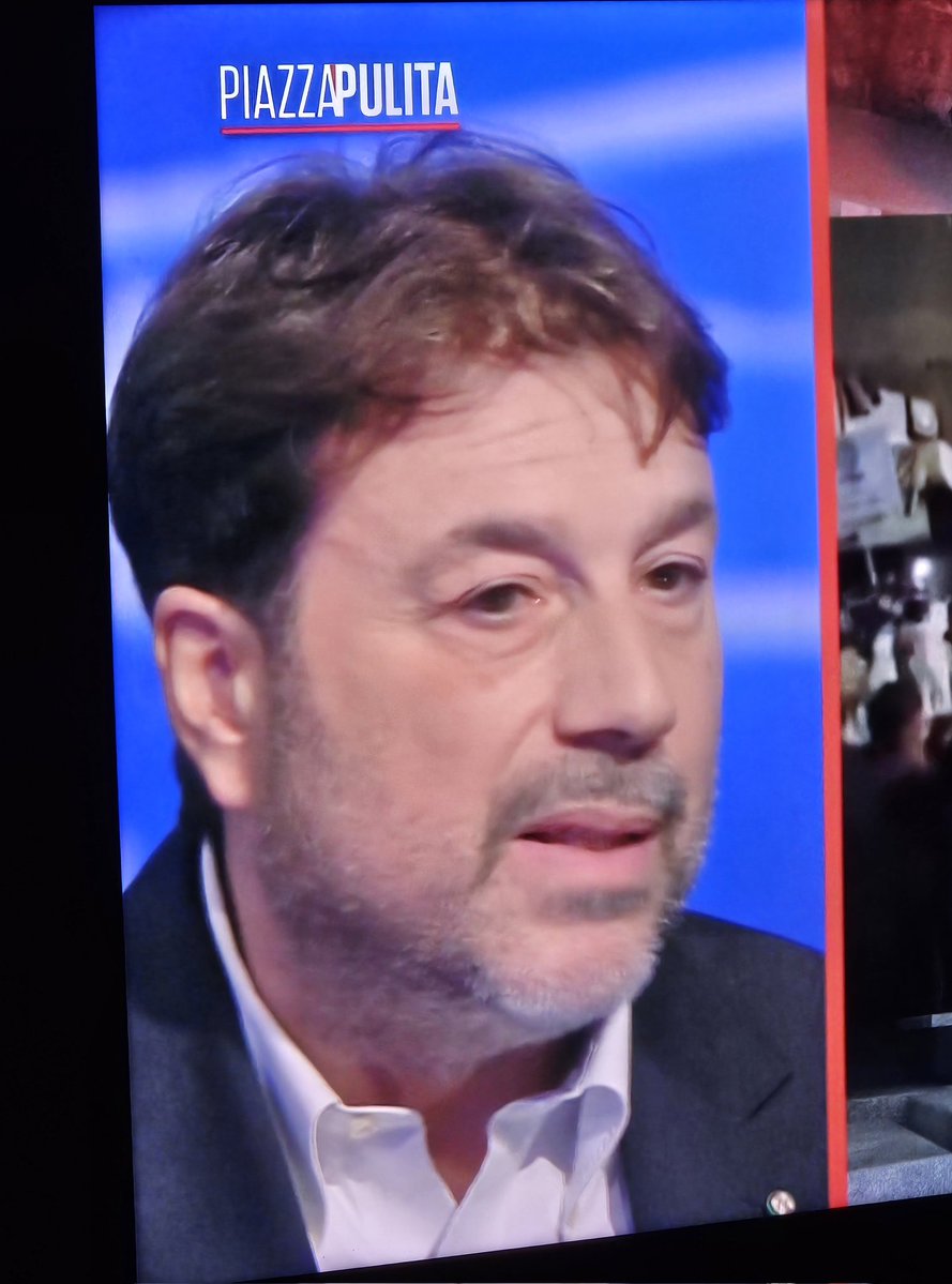 A #Piazzapulita Formigli intervista i gruppettari pro Hamas, Montanari insiste con il genocidio. Ancora non hanno elaborato il lutto, diamogli tempo.🤭