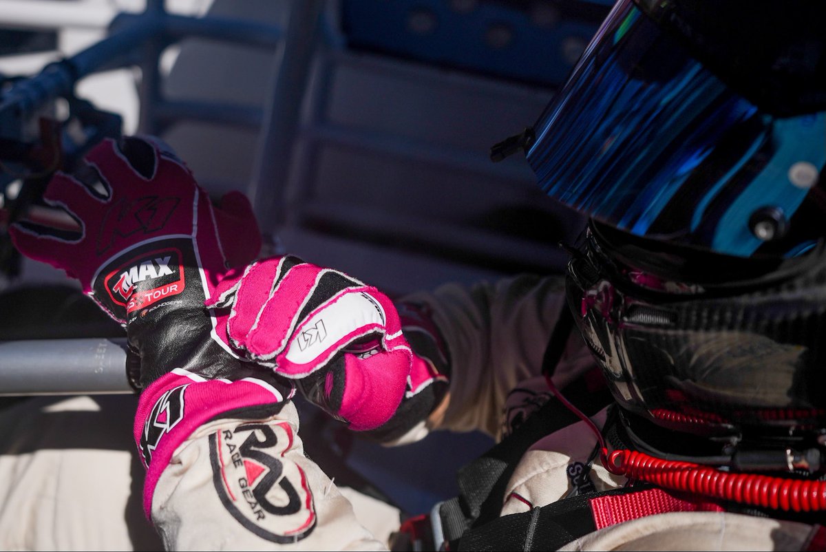 CARSTour's tweet photo. 𝙋𝙄𝙉𝙆 𝙊𝙐𝙏: 𝘾𝘼𝙍𝙎 𝙏𝙤𝙪𝙧 𝙀𝙙𝙞𝙩𝙞𝙤𝙣 🩷

Bid on Jared Fryar and TJ DeCaire’s race-winning gloves, along with many others until October 20th: https://t.co/lxLioLGPGL

@zmaxraceproduc1 | @SoundGearHear | @FloRacing | @K1RaceGear https://t.co/T2yCGlHOb6
