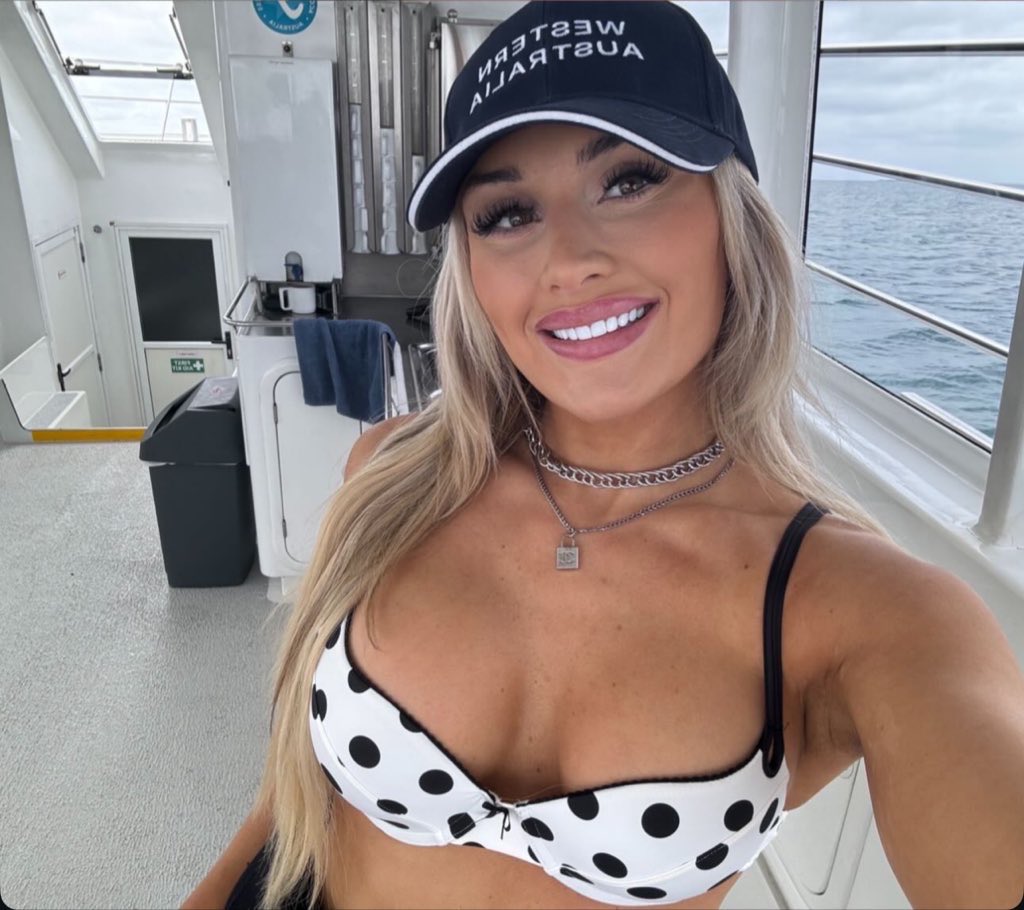 WannaSeeYouDrop's tweet photo. polka dots for the win. 👙 https://t.co/j6DwhERfJF