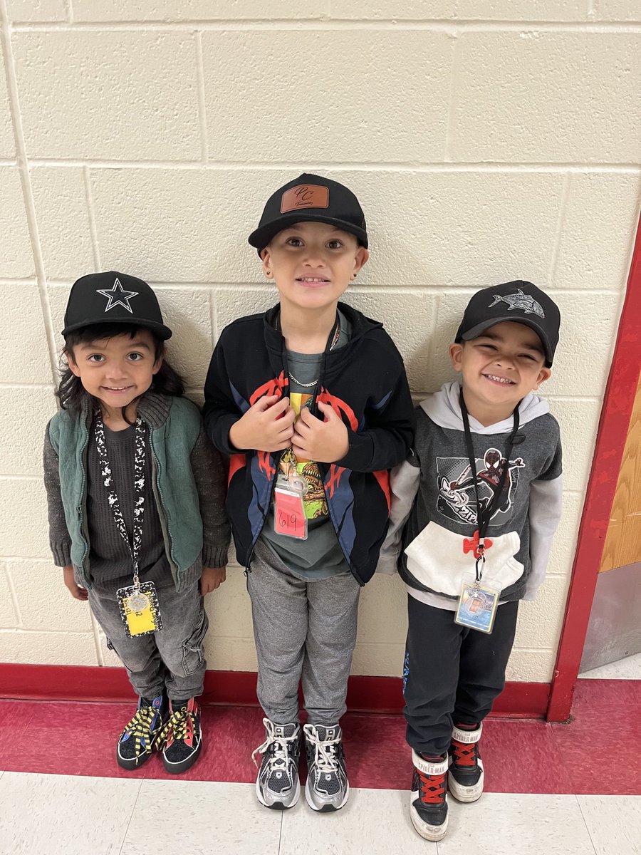 gses_929's tweet photo. 🧢 Put on your “Kindness Cap”! 💙
Today was Hat Day for #BullyingPreventionMonth, a reminder to wear kindness proudly & lift others up with our words & actions! We filled our halls with compassion, respect, & positivity because kindness never goes out of style! 💫 #NNPSProud https://t.co/1l6puMleeE