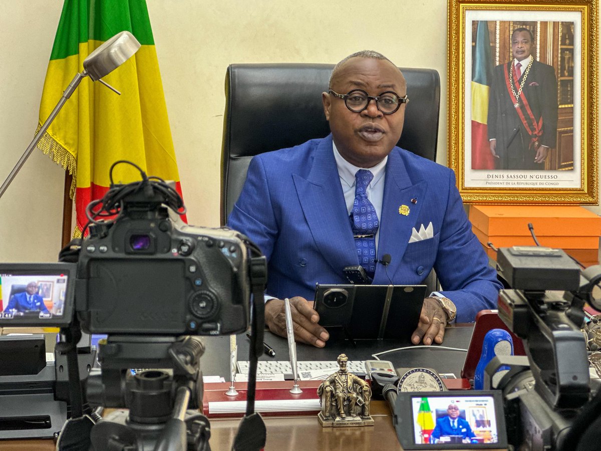 Chers compatriotes,
Mesdames et Messieurs,

En cette journée symbolique, nous rendons hommage à toutes les femmes et tous les hommes qui œuvrent chaque jour, parfois dans les conditions difficiles, pour garantir la continuité du service postal. 

Nous célébrons aussi la