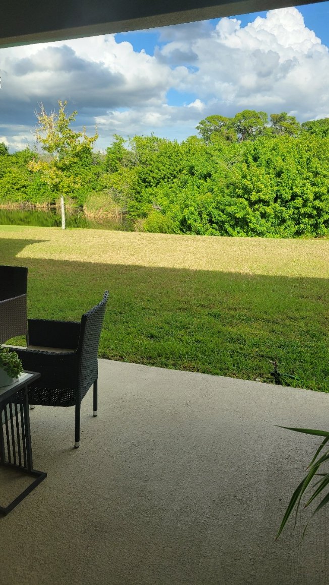 Florida in October doesn't suck! 84 degrees and beautiful. 

Shorts e'ry day!