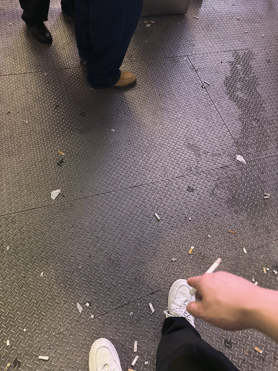 一度もチャーハンを『おいしい』ではなく『美味い』と言ったことがない三ツ星シェフを『美味い！』と初見で唸らせたキムチチャーハンを作った男です。今日もお勤めご苦労様。俺