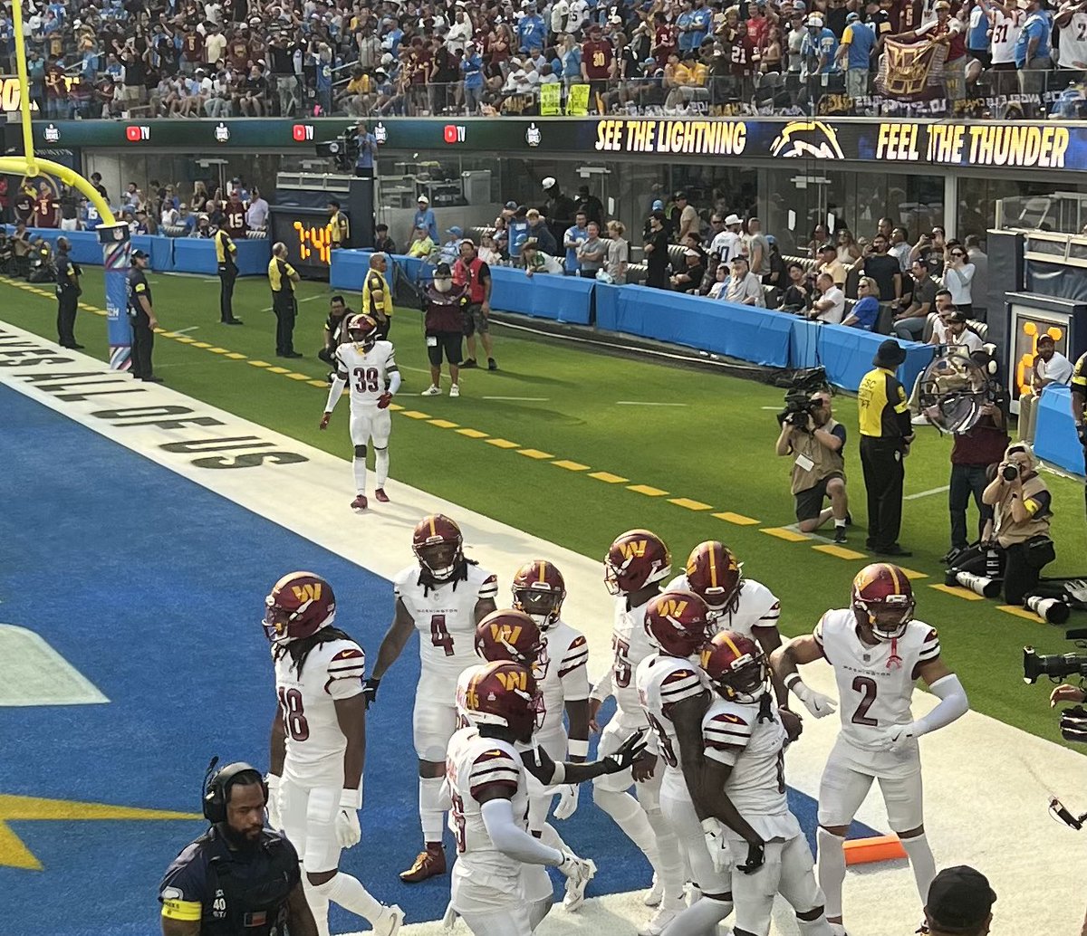 CommandersInAus's tweet photo. Commanders Down Under road trip: 7500 miles from Sydney to LA to see the W against the Chargers at SoFi. 

Crowd about 50% Burgundy.  Cheering with the faithful at the visitors tunnel (and my new Pacific brother Hawaiian buddies) was cool.

So good to watch a W.

#RaiseHail https://t.co/9FMeyFZ1LF