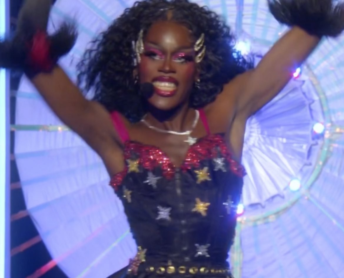 KINA2_2's tweet image. I’m kinda confused at Nyongbella’s bottom2, considering she got 95% positive critiques
#DragRaceUK