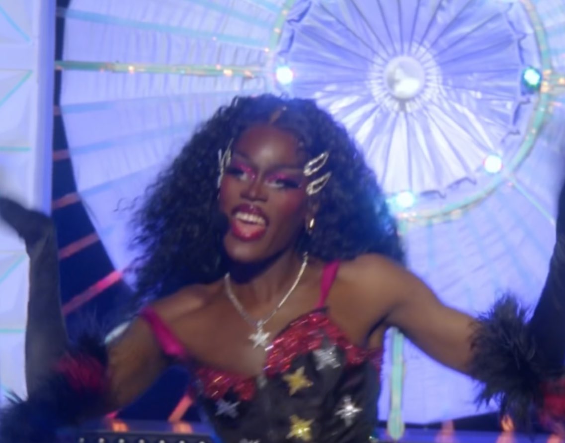 KINA2_2's tweet image. I’m kinda confused at Nyongbella’s bottom2, considering she got 95% positive critiques
#DragRaceUK