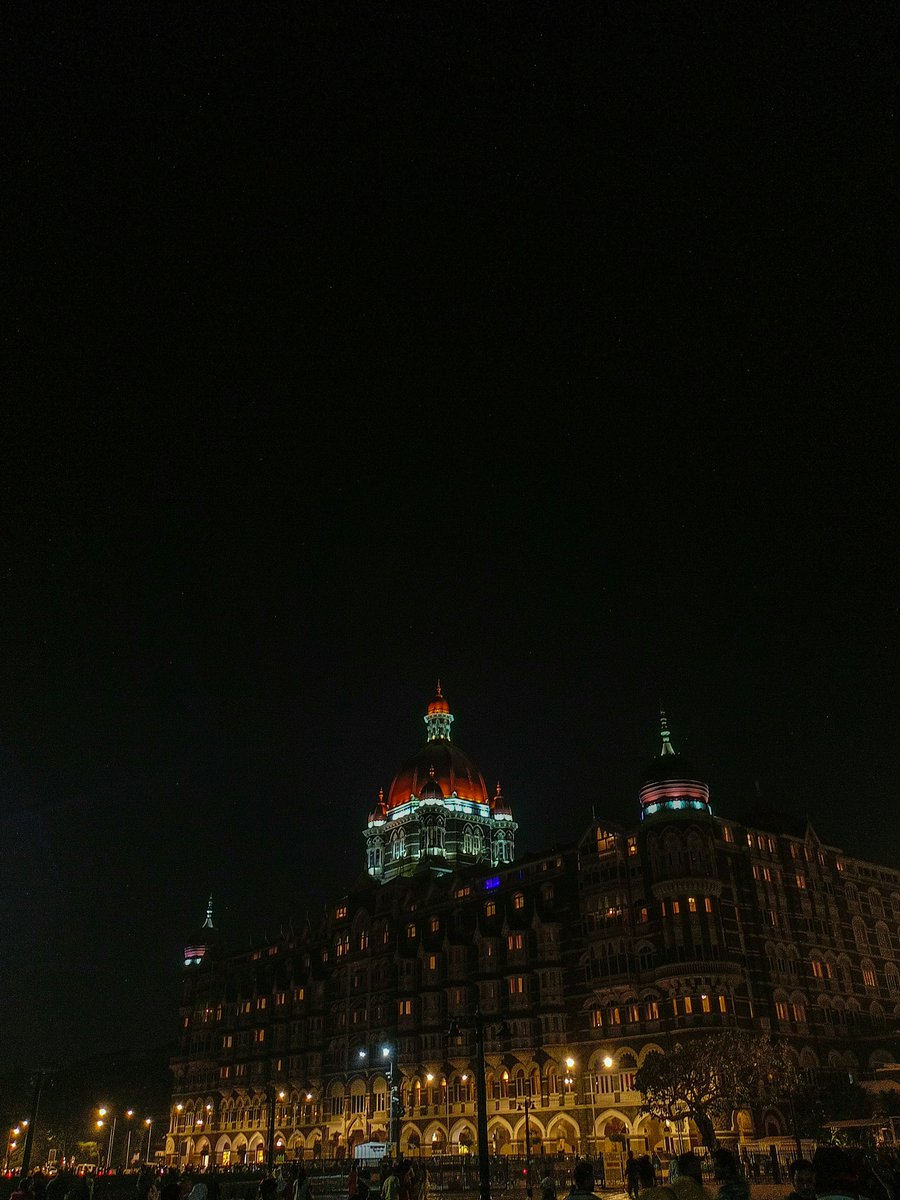 vividwall's tweet image. 🖼️ Premium Quality 3K High Resolution Wallpaper

"a large building lit up at night with a sky background"

📸 Photo by Umair Sheikh

Category: Starry night | 3K High Resolution

#HighResolution #PremiumContent #WallpaperOfTheDay #QualityContent #PhoneArt